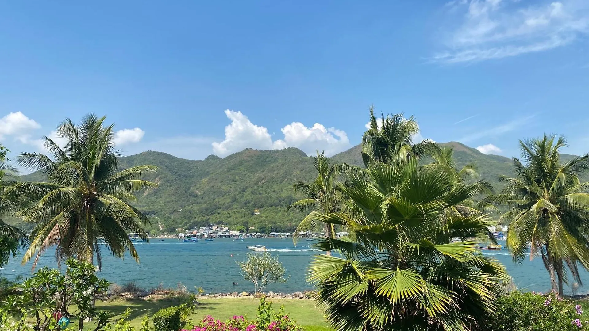 M Villa Nha Trang 0*,